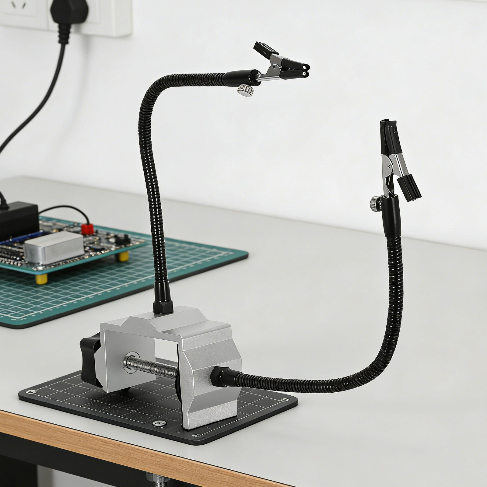 Braçadeira de Soldagem com 2 B - Electronics Repair Bench avaliação e preço